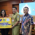 Sekda Serahkan Bantuan 250 Paket Nutrisi bagi Ibu dan Balita