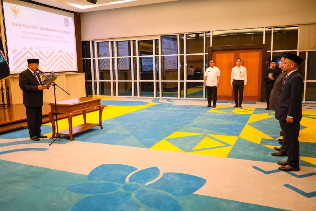 Wali Kota Tangerang Selatan Lantik Empat Kepala Dinas