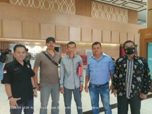 Ketua FPII Setwil Banten Dampingi Warga Desa Kadu Ke KLHK