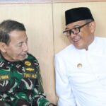 Bupati Bogor Iwan Setiawan mengungkapkan rasa hormat bisa bersilaturahmi dengan Habib Muhammad Luthfi bin Yahya dan bisa hadir bersama dalam kegiatan ziarah