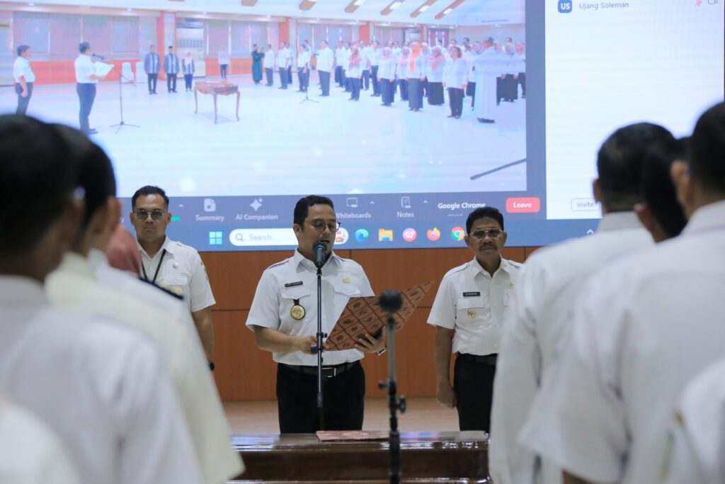 Wali Kota Tangerang Lantik 64 ASN Secara Luring dan Daring