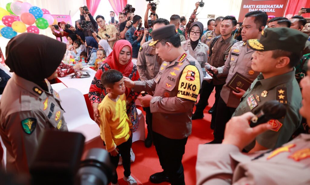Tinjau Bakti Kesehatan dan Bakti Sosial di Jawa Timur, Kapolri: Kami Hadir untuk Masyarakat
