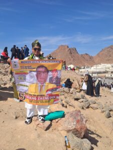 Mohon Ridho Allah SWT, Mayjend TNI (Purn) Tatang Zaenudin Bersujud di Tanah Suci