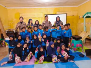 Polisi Sahabat Anak: Polsek Cengkareng Beri Edukasi Disiplin dan Keselamatan Berlalu Lintas untuk Siswa TK RA Tarbiyatun Nufus