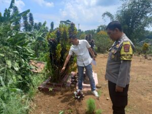Polsek Caringin dan Team Inafis Polres Bogor Cek Olah TKP Lokasi Penemuan Bayi