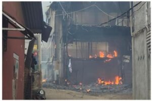 Polsek Kemang Polres Bogor Bersama Damkar dan Masyarakat Bersatu Padamkan Api