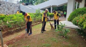 Menyambut Datangnya Bulan Suci Ramadhan, Polsek Tambora Bersih-Bersih Masjid