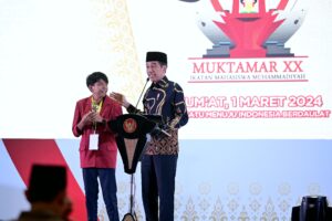 Presiden Tekankan Pentingnya Hilirisasi dan Kehati-hatian Mengelola Ekonomi di Muktamar IMM XX