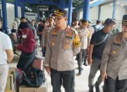Kapolres Pantau Posyan Terminal Poris Plawad, Ingatkan Pemudik dan Kru Bus Selalu Berhati-Hati
