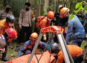 Polsek Rumpin Bersama Team Basarnaz Evakuasi Adanya Ditemukan Jasad Laki-laki di Dalam Sumur yang Diduga Terjatuh