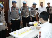 Propam Polda Jatim Lakukan Test Urine Personel Polres Gresik, Upaya Pencegahan Penyalahgunaan Narkoba