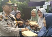 Tarik Animo Warga Datang Ke TPS, Polresta Sidoarjo Bagikan Makanan Gratis