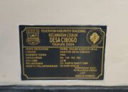 kantor desa cibogo kecamatan cisauk kabupaten tanggerang mempercantik kembali pagar kantor desa yang sudah lama tidak di renovasi