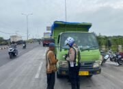 Tingkatkan Keselamatan di Jalan Raya, Satlantas Polres Gresik Tindak Tegas Truk Langgar Jam Operasional