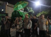 Kapolsek Krian Bersama Anggota Hadiri Pemakaman dan Sampaikan Belasungkawa untuk Alm. Bpk. H. Sugiyarno, Kepala Desa Terungkulon Krian