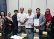 Kesepakatan Kerjasama Stikosa AWS dengan Fisip Unair