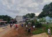 Menyambut Bulan Suci Ramadan, Warga kampung Tegal Foresta Lakukan Gotong Royong di Halaman Musolah Darusalam