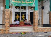 Polsek Tulangan Bagikan Takjil Gratis Diiringi Dengan Kultum Oleh Kapolsek