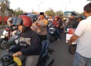Polsek Balongbendo Bagikan Takjil Ramadhan