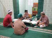 Kanit Binmas Polsek Krembung Semangat Tadarus Al Qur’an bersama Warga