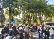 Aliansi Madura Indonesia Kembali Gelar Aksi Berbagi Takjil di Depan Balai Kota Surabaya