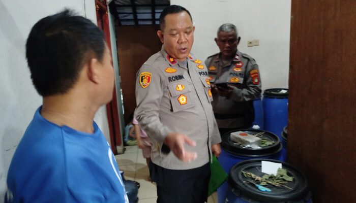 Polisi Gerebek Home Industry Miras Ciu di Periuk Kota Tangerang Yang Beromset Puluhan Juta,