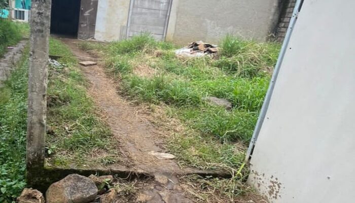 Lalu Lalang Pengangsuan BBM Subsidi Jenis Pertalite Di SPBU Cimayang Secara Ilegal : Di Kumpulkan Di Sebuah Bangunan Lalu Dijual Dilevel Pengecer .