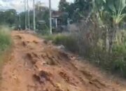 Warga Resah, Jalan Poros Kabupaten Sampang Rusak Parah Tak kunjung Diperbaiki