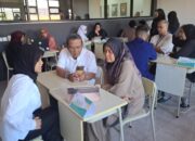 Siswa Presentasi Rencana Karier di Depan Orang Tuanya