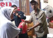 Sambut HUT ke-18, PPWI DKI Jakarta Gelar Bakti Sosial Bagikan Sembako untuk Lansia di Pisangan Baru