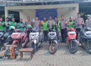 Jajaran Polsek Pagedangan Bersinergi Dengan Ojol Gantikan Oli Mesin Dan  Oli Gardan di Jumat Peduli
