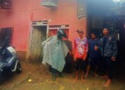 Pasca Banjir, Karang Taruna Desa Labansari Tinjau Rumah Nyaris Ambruk di Kampung Jatijaya