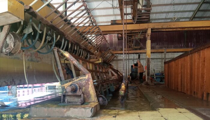 Dugaan Pabrik Es Balok di Sanja Gunakan Air Sungai, Pengelola Diminta Transparan Soal Legalitas